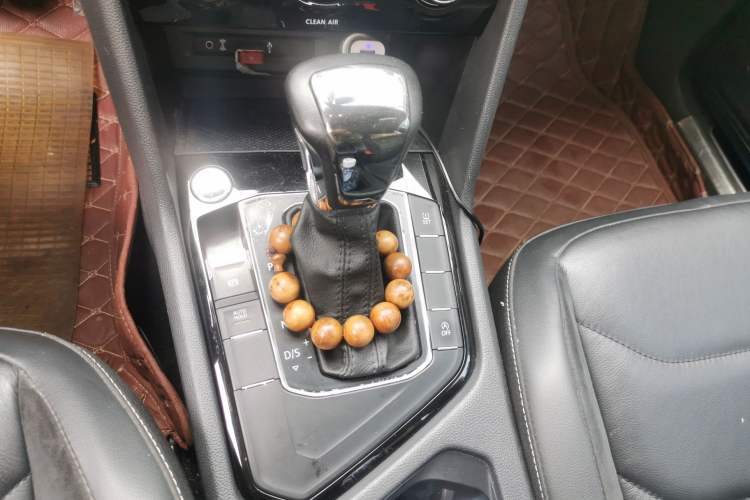 Used Volkswagen Tiguan L 2017 330TSI Automatic Two-Wheel Drive Comfort Edition Gear Lever