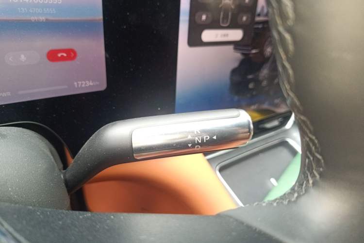 Used Hima AITO M8 2025 Extended-Range Max+ Version 53.4 kWh 6-Seater Edition Gear Lever