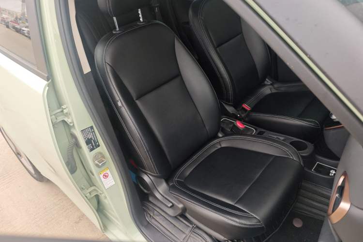 Used ORA White Cat 2022 Upgraded Model 305km Range Luxury Version Lithium-Ion Battery
