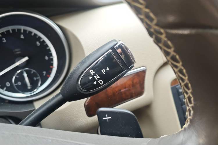 Used Mercedes-Benz R-Class 2011 R 350 L 4MATIC
