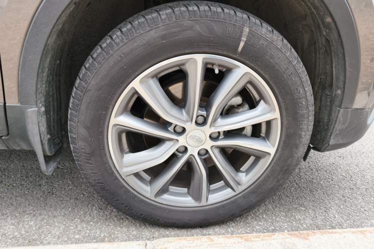 Used Geely Auto Emgrand X7 Sport 2018 1.8TD Automatic Two-Wheel Drive ZhiZun Model with 4G Connectivity
