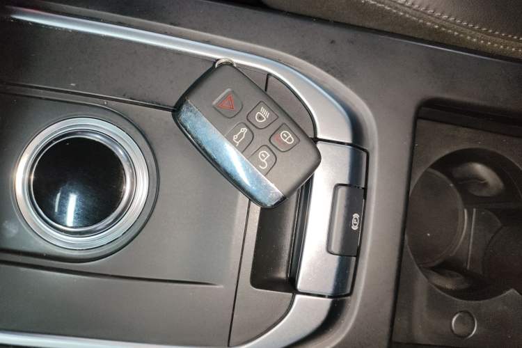 Used Land Rover Discovery Sport 2019 240 PS SE Dynamic Version China VI Standard Interior 1