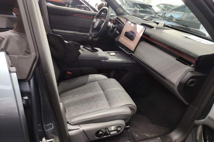 Used Zeekr 7X 2025 100 kWh Long-Range Rear-Wheel Drive with Intelligent Driving Features Right Front Seat