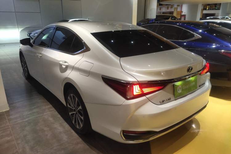 Used Lexus ES 2023 200 Excellence Edition

