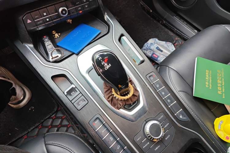 Used Wey VV5 2020 1.5T Two-Wheel Drive Smart Pioneer Gear Lever