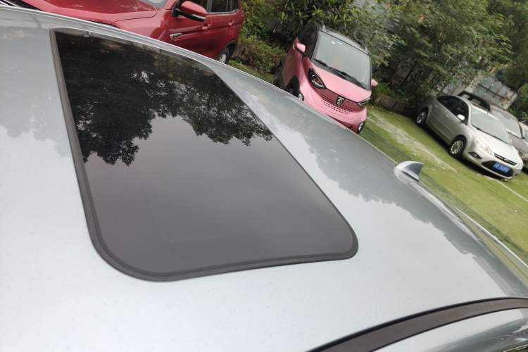 Used Hongqi H5 2018 30TD Dynamic Edition Roof