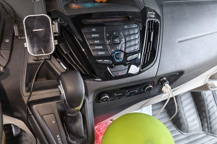 Used Ford Tourneo Custom 2017 2.0T Automatic Elite Edition Audio And AC Panel