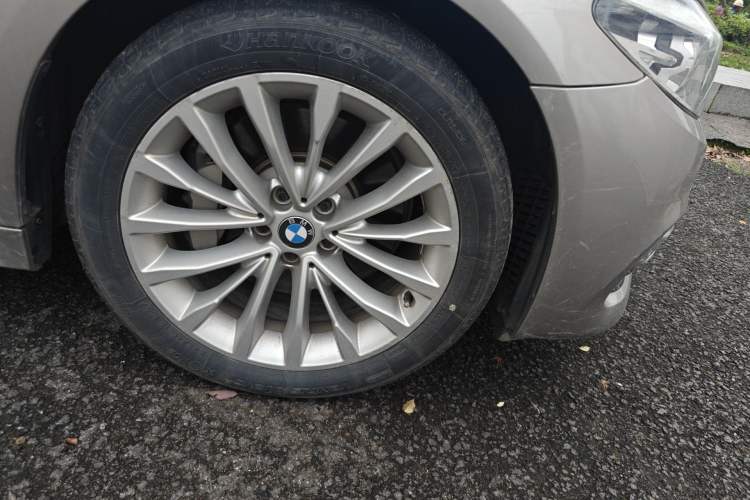 Used BMW 5 Series 2019 530Li Leading Model Luxury Package Right Front Wheel Hub