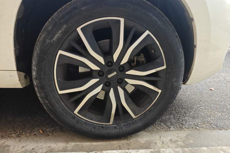 Used Wey VV7 2019 Upgraded Model 2.0T Flagship Version China VI Right Front Wheel Hub