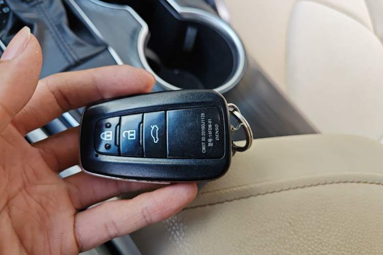 Used Toyota Camry 2021 2.0G Luxury Edition
