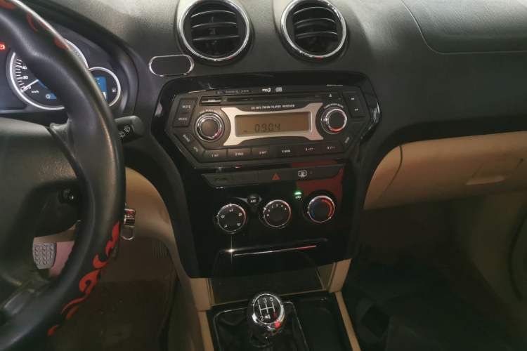 Used JMC Yusheng S350 2013 2.4T Two-Wheel-Drive Special Edition
