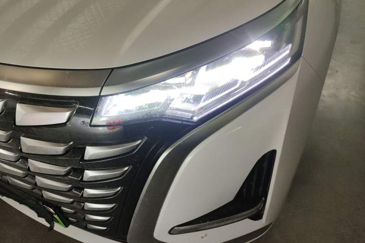 Used Denza D9 2024 DM-i 1050 Luxury Model