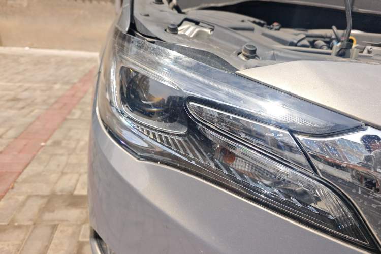 Used Buick GL6 2019 18T 6-Seater Connected Luxury Version China VI Standard Right Front Headlight