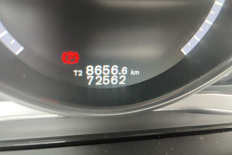 Used Volvo XC60 2015 T5 Smart Upgrade Model Odometer Close Up