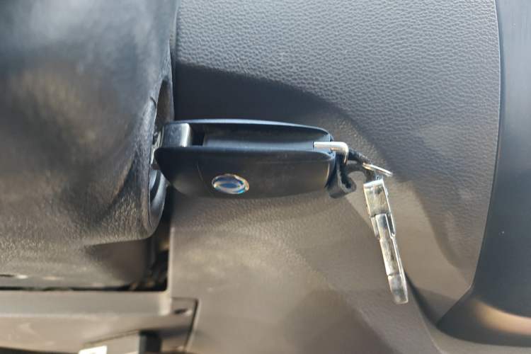 Used Dongfeng Yufeng EM26 2023 Standard Edition 41.472 kWh Henan Lithium Power Vehicle Key