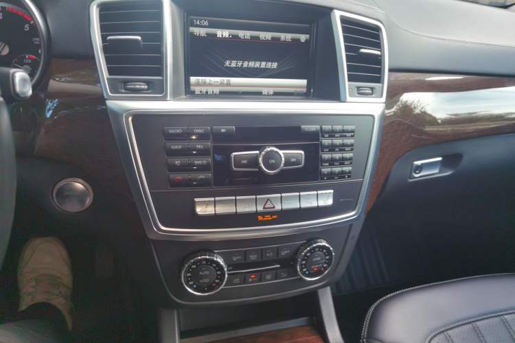 Used Mercedes-Benz GL-Class 2014 GL 350 CDI 4MATIC Audio And AC Panel