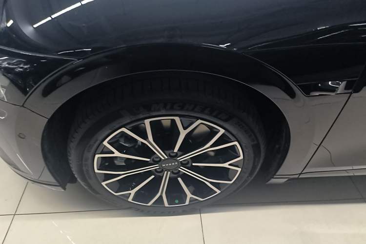 Used Zeekr 007GT 2025 Long-Range Rear-Wheel Drive Intelligent Driving Version 100 kWh Left Front Wheel Hub