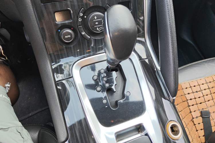 Used Peugeot 3008 2015 2.0L Automatic Trend Edition
