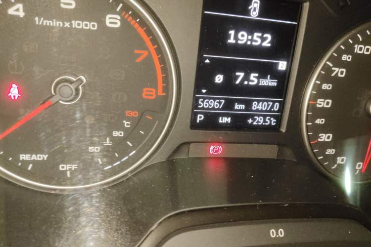 Used Audi Q2L 2018 35 TFSI Launch Exclusive Edition China VI Odometer Close Up