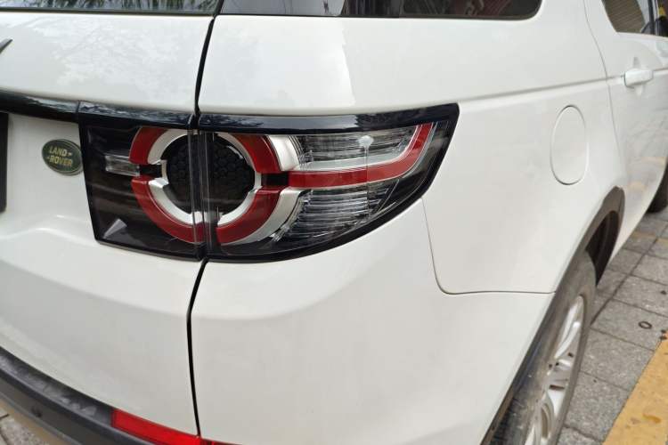 Used Land Rover Discovery Sport 2018 240 PS SE Version Exterior 3