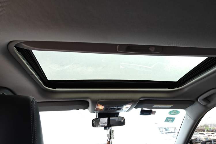 Used Toyota RAV4 2020 2.0L CVT Two-Wheel Drive Fashion Edition Headliner