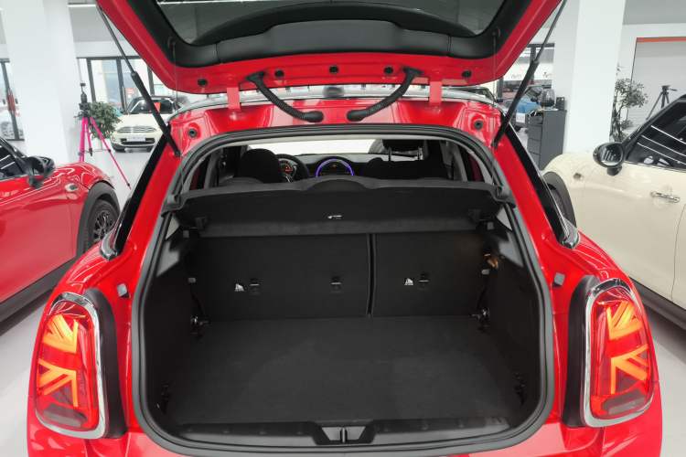 Used MINI 2019 1.5T COOPER Classic Edition Five-Door Version Trunk