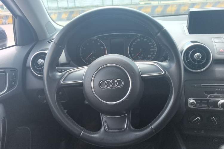 Used Audi A1 2016 30 TFSI Sportback Design Fashion Edition Steering Wheel