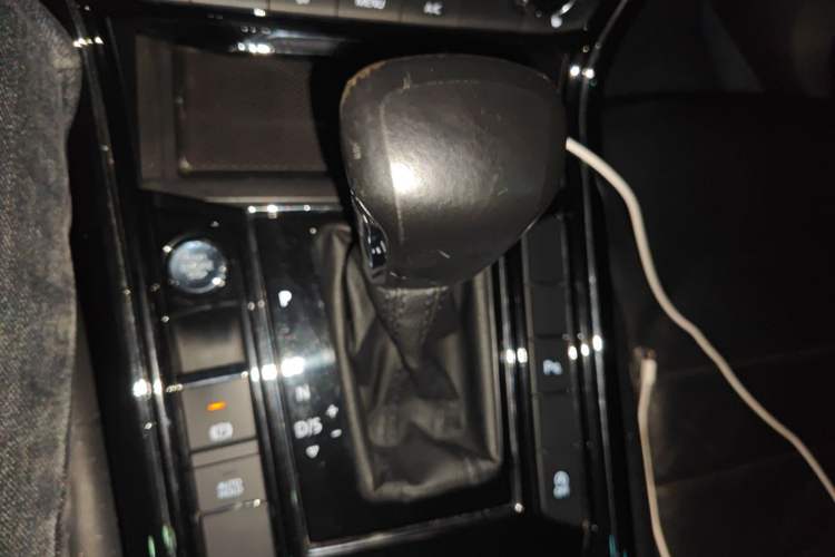 Used Volkswagen Phideon 2018 380TSI Two-Wheel Drive Business Edition Gear Lever