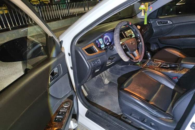 Used Hyundai Mistra 2014 2.0L Automatic Supreme LUX Trim