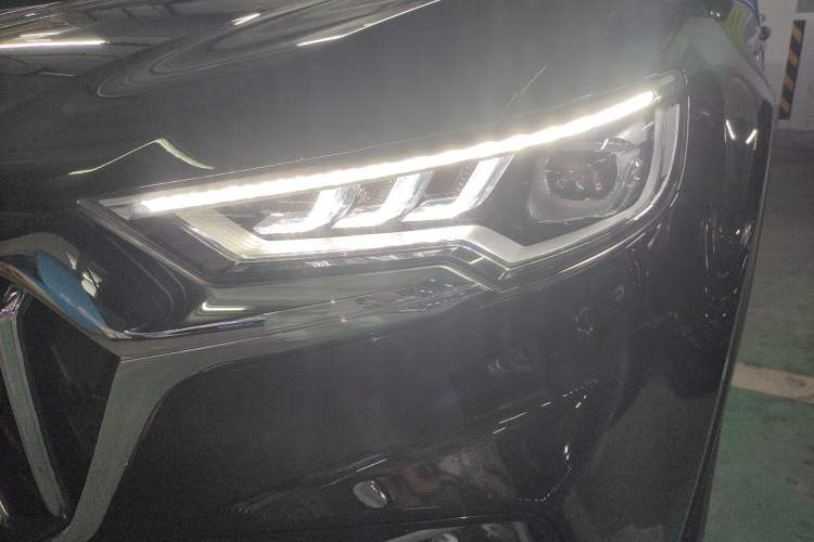 Used Hongqi HS5 2022 Revised Version 2.0T Smart Connect Flagship Edition
