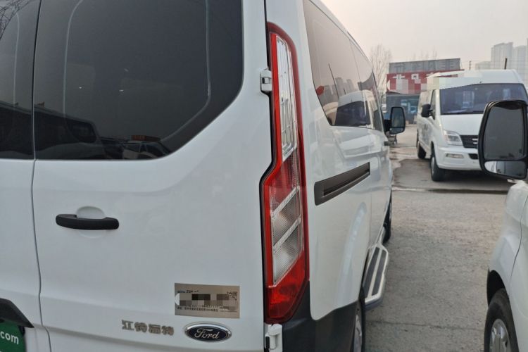 Used Ford Transit 2019 2.0T Diesel Multi-Purpose Commercial Vehicle Short Wheelbase Low Roof 6-Seater China VI Standard
