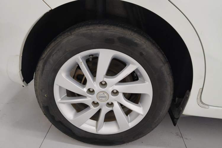 Used Nissan Tiida 2016 1.6L CVT Cool Dynamic Edition Exterior 5