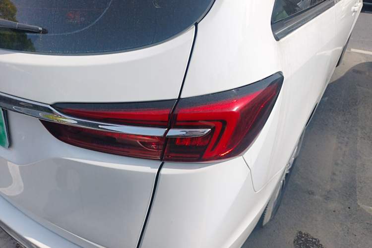 Used Buick GL8 2023 Land Executive Class Comfort Model