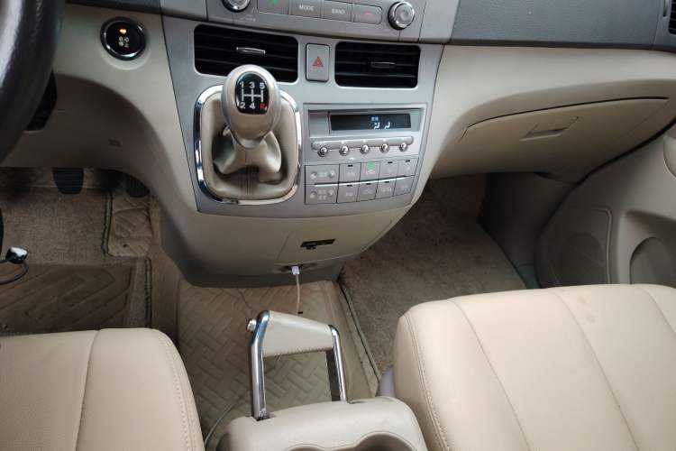 Used BYD M6 2013 2.0L Manual Comfort Edition
