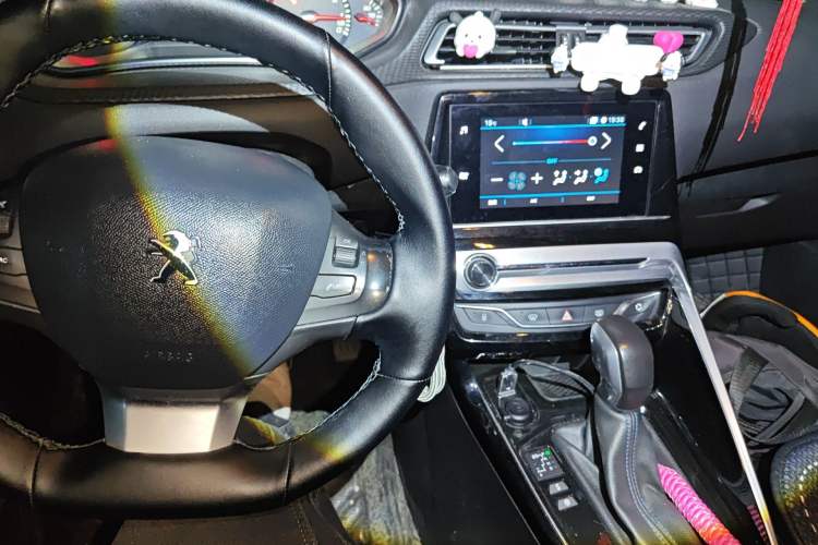 Used Peugeot 308 2018 1.6L Automatic Luxury Edition Audio And AC Panel