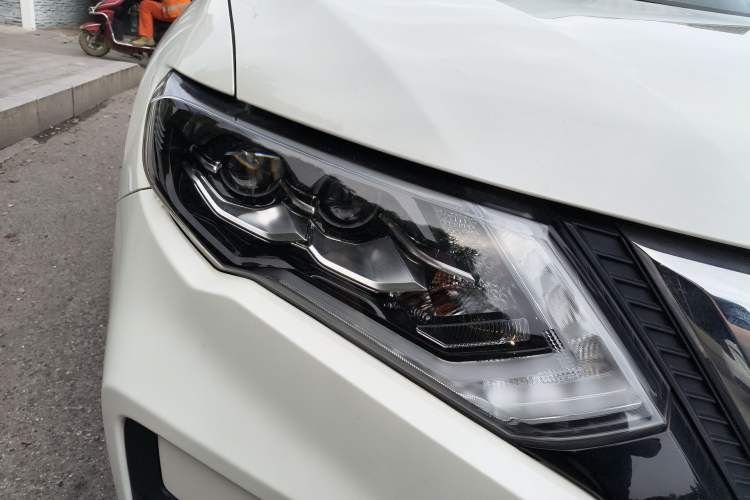 Used Nissan X-Trail 2023 Classic 2.0L Two-Wheel Drive Smart Connect Premium Edition Right Front Headlight