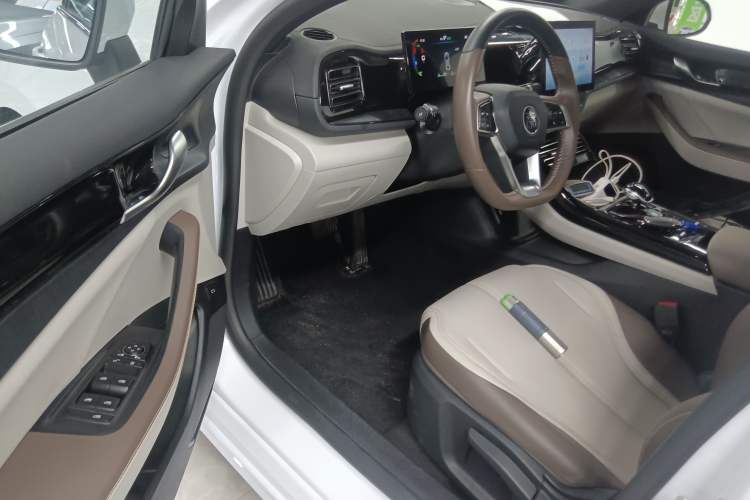 Used BYD Qin PLUS 2023 Champion Edition DM-i 55KM Leading Model Driver Seat