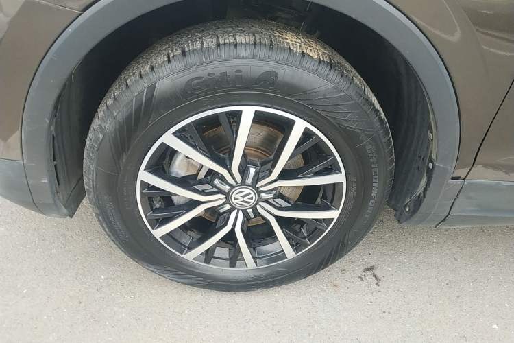 Used Volkswagen Tiguan L 2017 330TSI Automatic Two-Wheel Drive Luxury Edition Left Front Wheel Hub