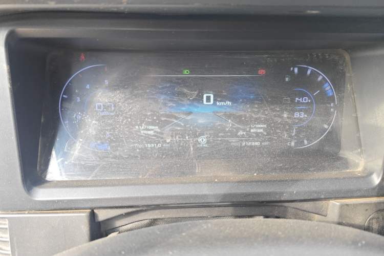 Used Dongfeng Yufeng 2023 V9+ 2.0T Manual Front-Wheel-Drive Multi-Function Mid-Roof Van with 7/8/9 Seats Instrument Cluster