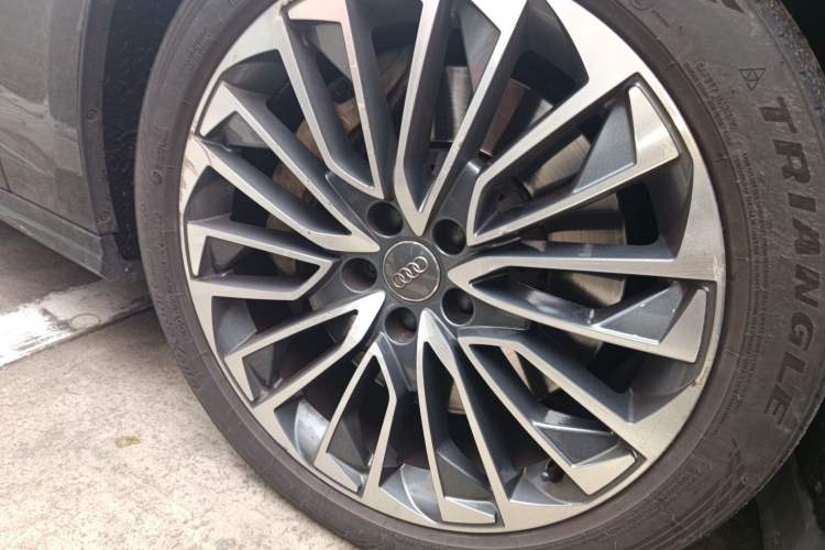 Used Audi A6L New Energy 2020 55 TFSI e quattro Right Front Wheel Hub