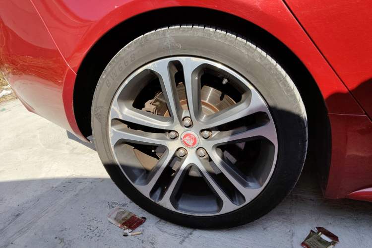 Used Jaguar XE 2017 2.0T 200 PS R-Sport