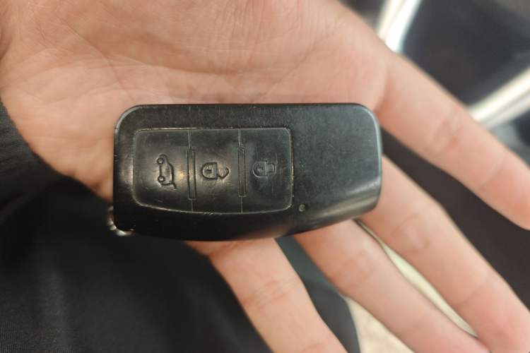 Used JMC Yusheng S350 2013 2.4T Automatic 2WD Diesel Luxury Edition 5 Seats Vehicle Key