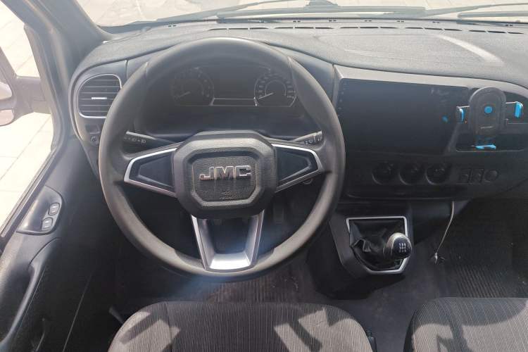 Used JMC Transit 2019 2.8T Commercial Version Short Wheelbase Mid-Roof 6-Seater China VI JX493
