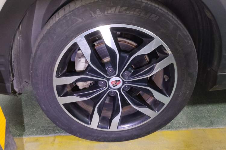 Used Roewe RX5 2016 30T Four-Wheel Drive Automatic Internet Smart Luxury Edition Left Front Wheel Hub