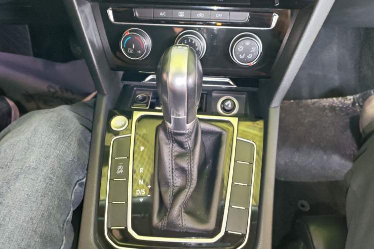 Used Volkswagen Magotan 2018 330TSI DSG Advanced Model Gear Lever