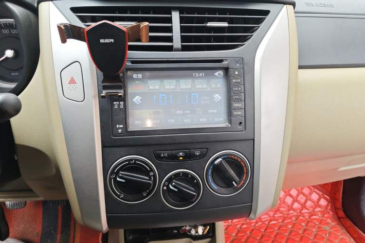 Used Venucia R50 2013 1.6L Manual Fashion Edition Audio And AC Panel