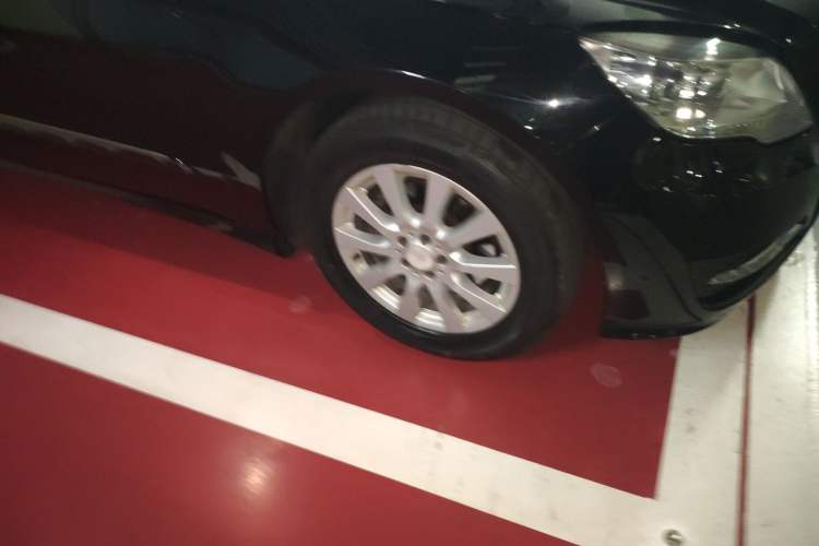 Used Mercedes-Benz R-Class 2015 R 320 4MATIC Luxury Model Right Front Wheel Hub