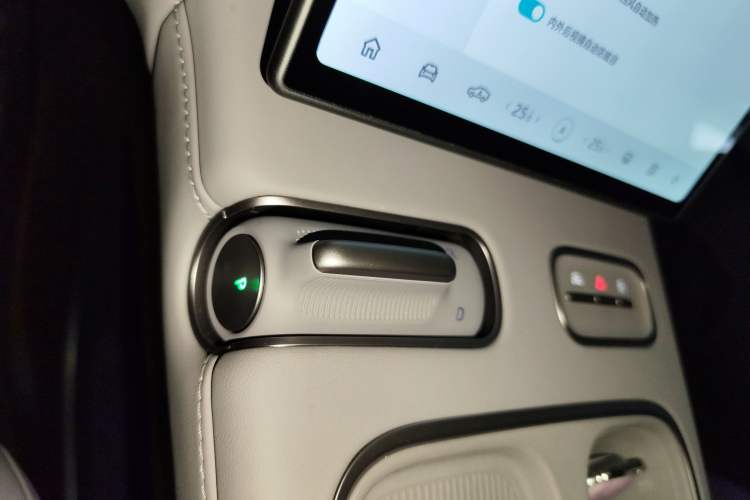 Used Nio ES6 2024 75 kWh Gear Lever