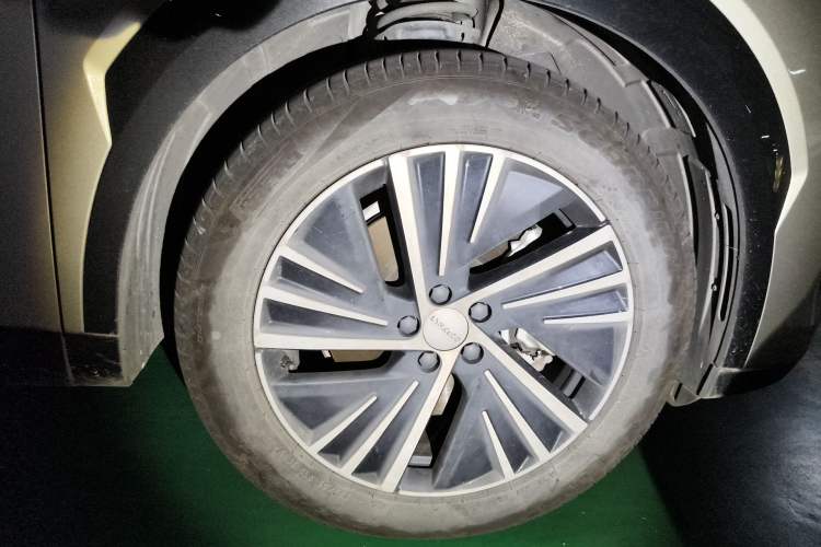 Used Lynk & Co 08 EM-P 2023 120km Long-Range Halo Right Front Wheel Hub