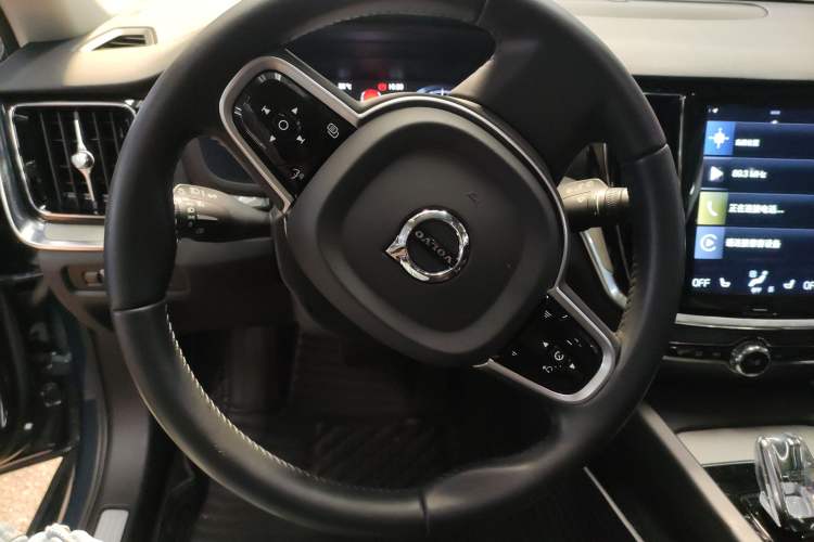 Used Volvo V60 2022 B5 Zhiyuan Luxury Edition Steering Wheel